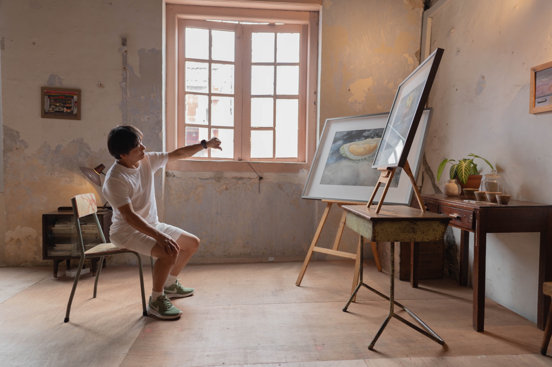 Angelo Chia Seng Chai composing a watercolour of a durian in his heritage studio