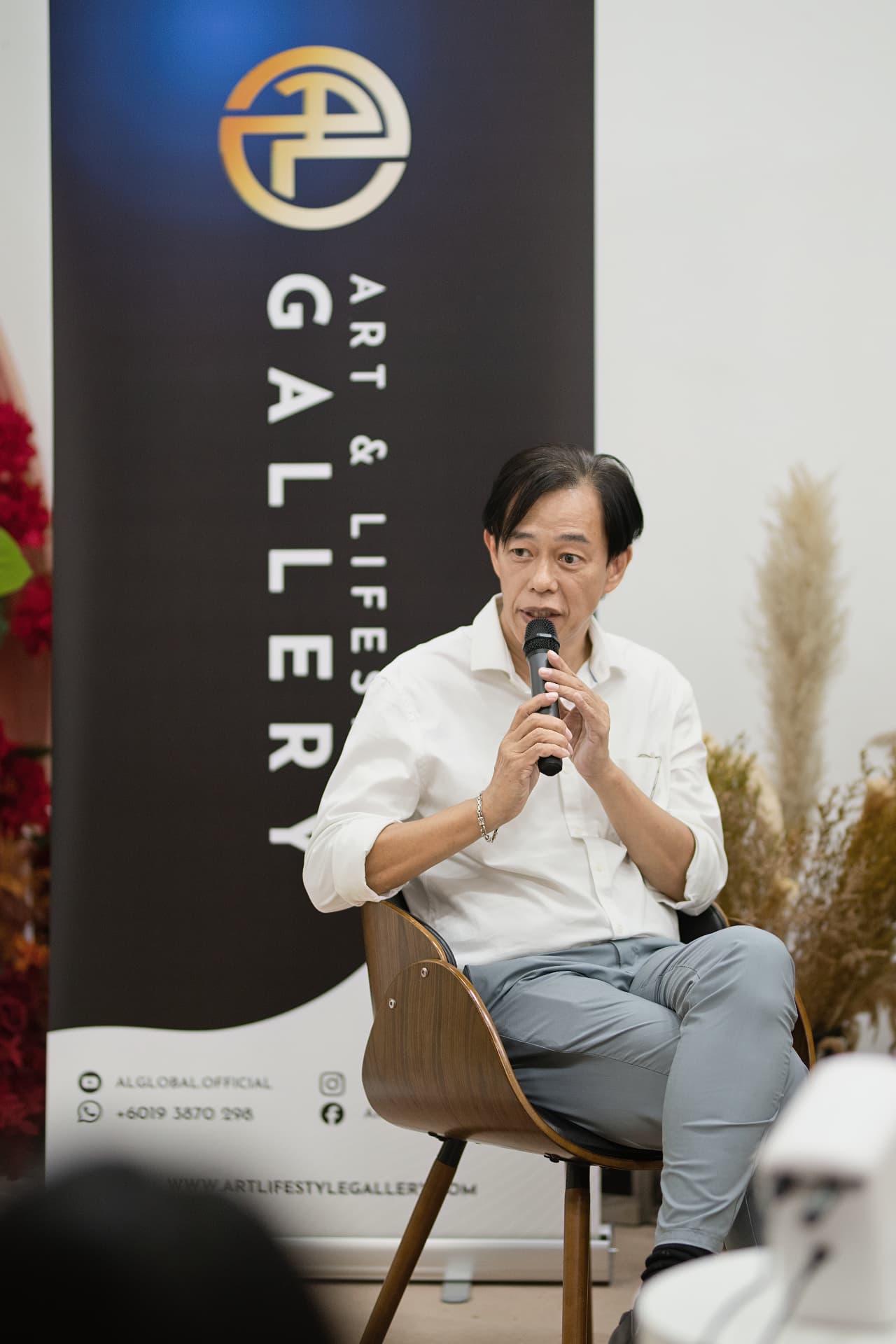 Alex Leong speaking during the ART LIVING FUTURE art talk